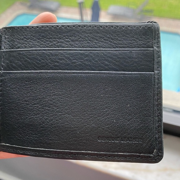 Perry Ellis Wallet - Picture 2 of 8